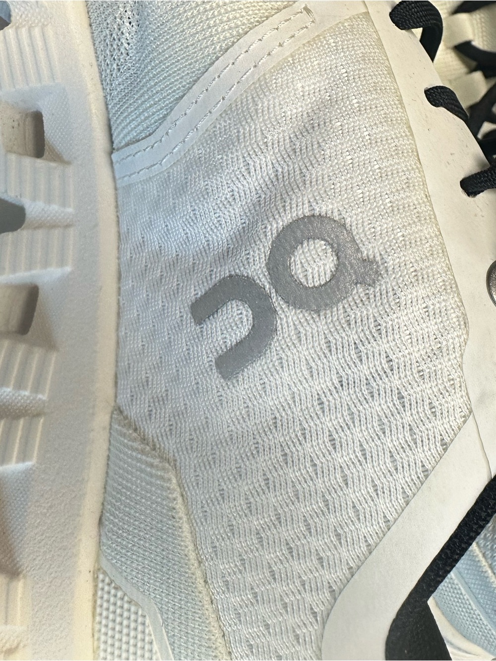 On Running White and Black Women's Cloud-Style Sneakers - Picture 2 of 7